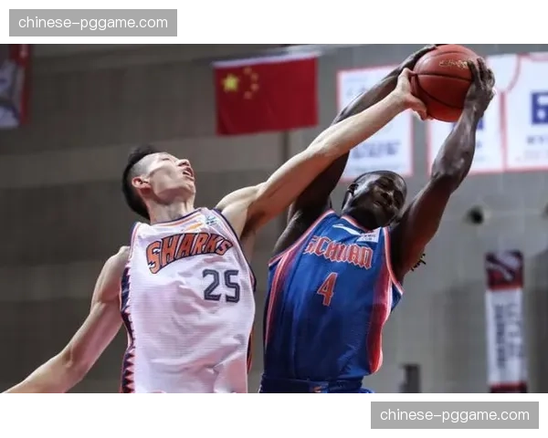 洛夫顿手指戳伤疼痛明显 上海内线进攻多样性受损